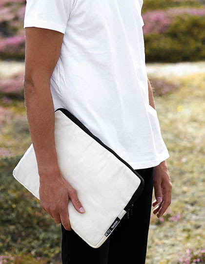Neutral Laptop Bag 13";<strong>Marke: Neutral<br /><br />Beschreibung<br /></strong><ul><li>Fairtrade-zertifizierte Baumwolle</li><li>Zertifizierte Bio-Baumwolle</li><li>Schweres Twillgewebe</li><li>Zwei-Wege-Reißverschluss</li><li>Neutral- und Fairtrade-